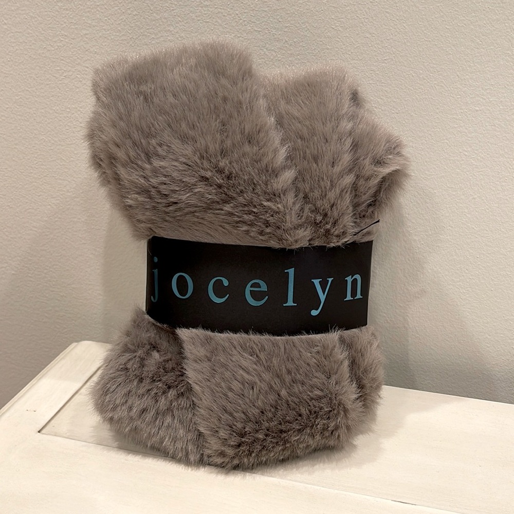 Jocelyn mocha skinny scarf- faux fur NWT